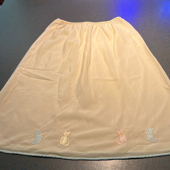 Slip with Cats - Picture 1 of 5